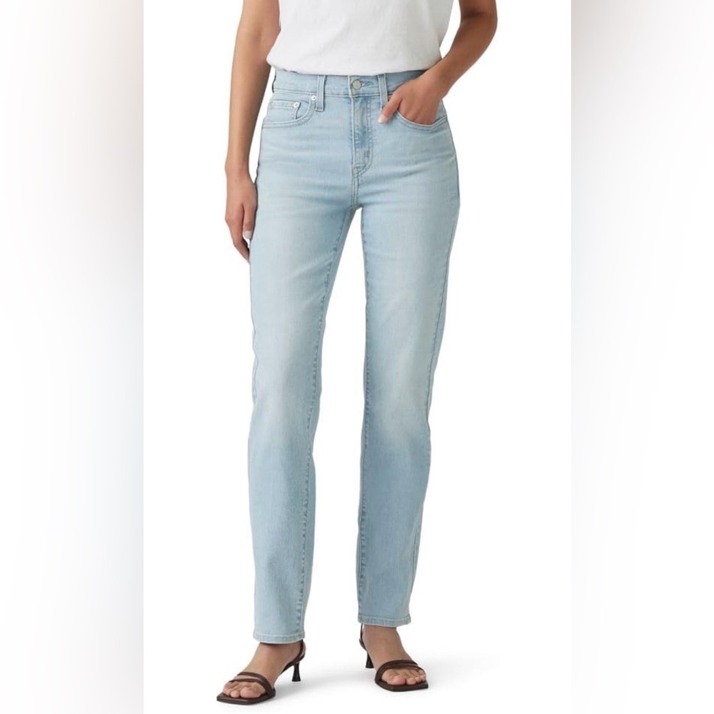 Levi's Women's Straight Leg Jeans in Light Blue
